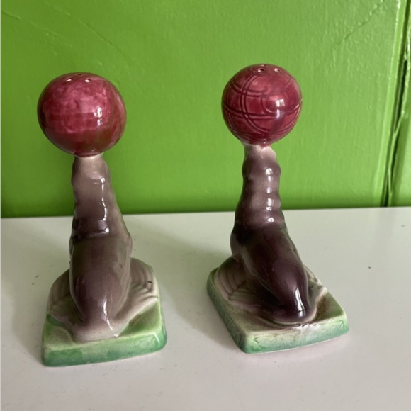 VINTAGE MCM CIRCUS SEAL w/ BALL on nose ceramic SALT & PEPPER SHAKERS SET Japan - Picture 3 of 4